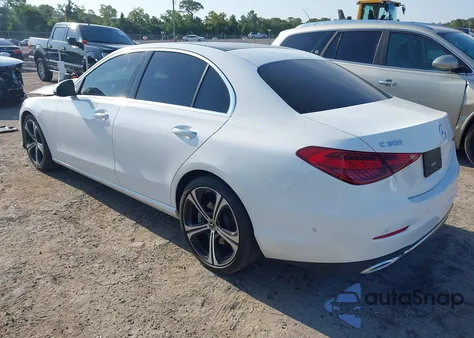 2022 Mercedes-Benz C 300 Sedan z USA, uszkodzony, nr VIN W1KAF4GB1NR031347